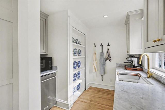 437 W 59th Terrace, Kansas City, MO 64113