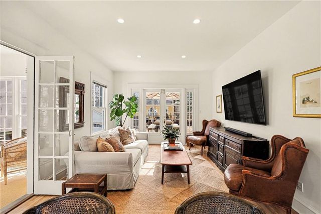 437 W 59th Terrace, Kansas City, MO 64113