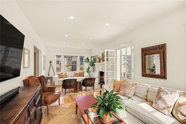 437 W 59th Terrace, Kansas City, MO 64113