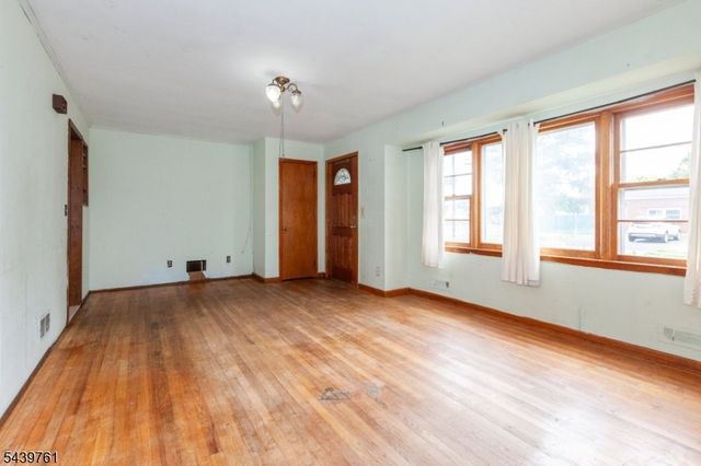 4 N 16Th Ave, Manville Boro, NJ 08835