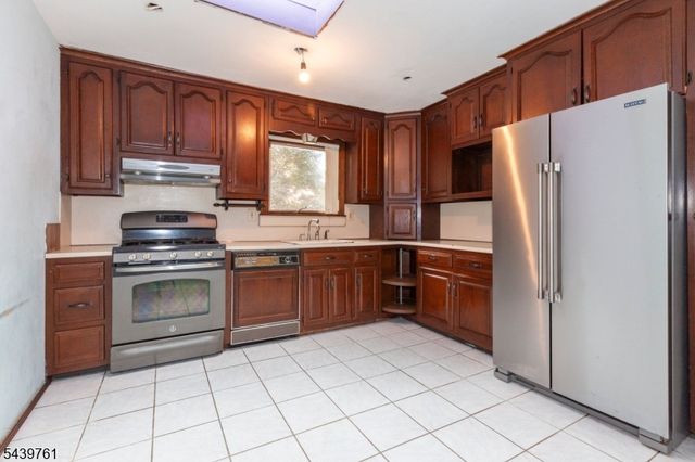 4 N 16Th Ave, Manville Boro, NJ 08835