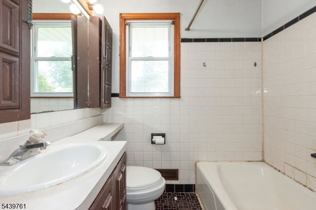 4 N 16Th Ave, Manville Boro, NJ 08835