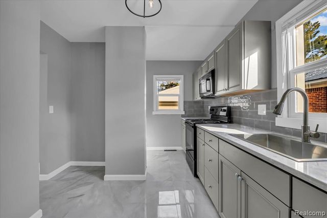 15776 Mclain Avenue, Allen Park, MI 48101