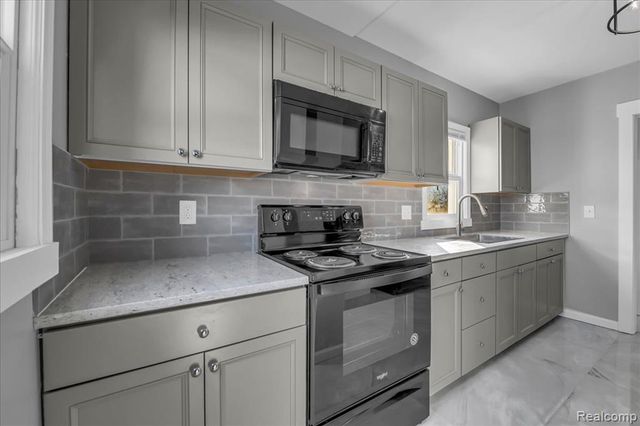 15776 Mclain Avenue, Allen Park, MI 48101