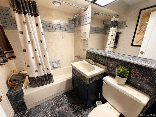 13810 Cronston Avenue, Rockaway Park, NY 11694