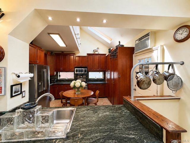 13810 Cronston Avenue, Rockaway Park, NY 11694
