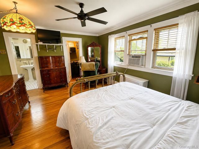 13810 Cronston Avenue, Rockaway Park, NY 11694