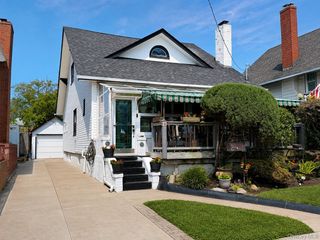 13810 Cronston Avenue, Rockaway Park, NY 11694