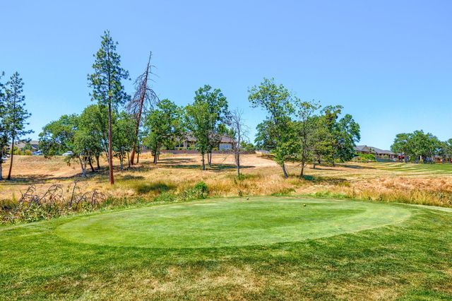 40 Pebble Creek Drive, Eagle Point, OR 97524