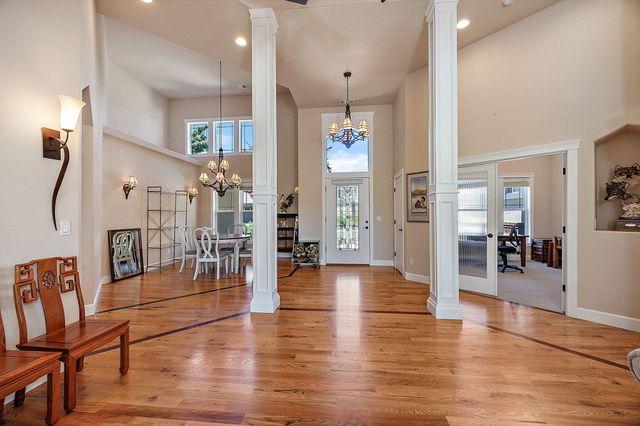 40 Pebble Creek Drive, Eagle Point, OR 97524