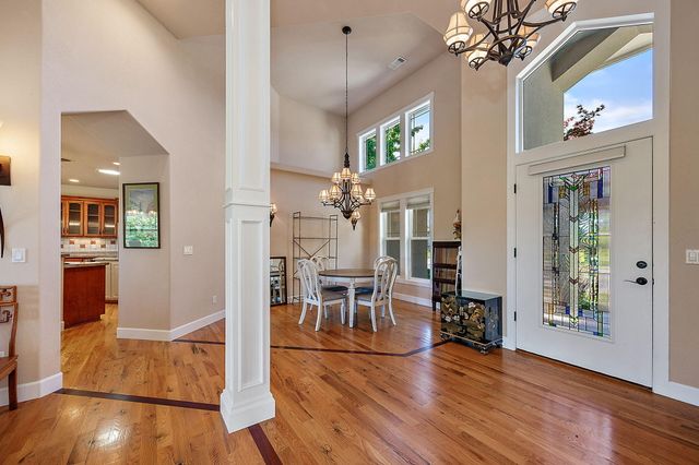 40 Pebble Creek Drive, Eagle Point, OR 97524