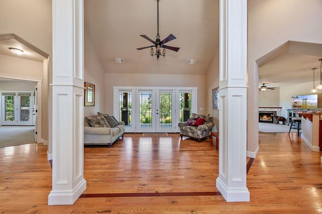 40 Pebble Creek Drive, Eagle Point, OR 97524