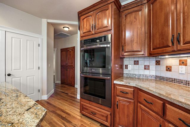 40 Pebble Creek Drive, Eagle Point, OR 97524