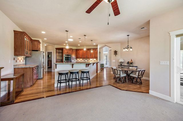 40 Pebble Creek Drive, Eagle Point, OR 97524