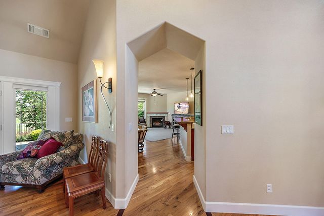 40 Pebble Creek Drive, Eagle Point, OR 97524