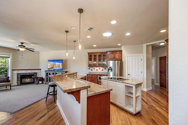 40 Pebble Creek Drive, Eagle Point, OR 97524