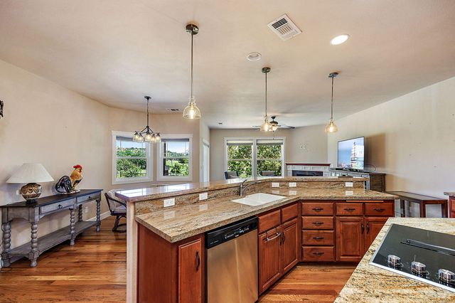 40 Pebble Creek Drive, Eagle Point, OR 97524