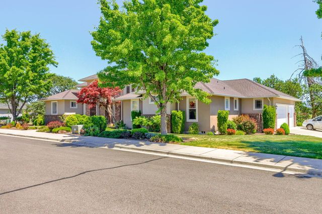 40 Pebble Creek Drive, Eagle Point, OR 97524