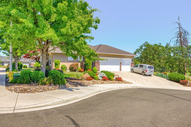 40 Pebble Creek Drive, Eagle Point, OR 97524
