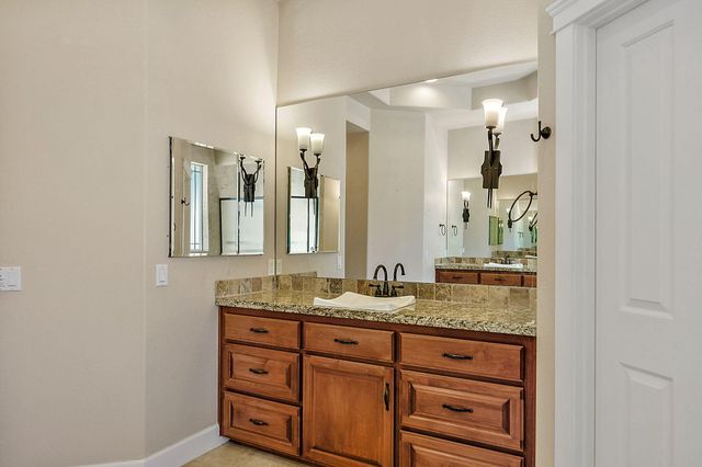 40 Pebble Creek Drive, Eagle Point, OR 97524