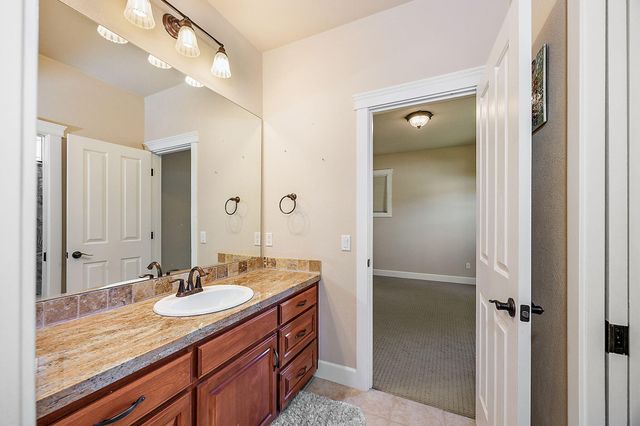 40 Pebble Creek Drive, Eagle Point, OR 97524