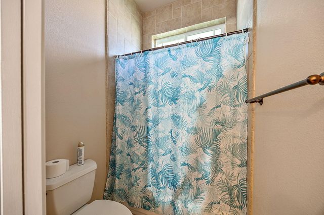40 Pebble Creek Drive, Eagle Point, OR 97524