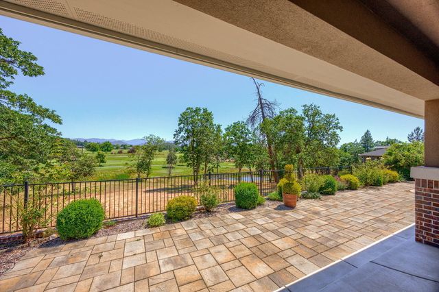 40 Pebble Creek Drive, Eagle Point, OR 97524
