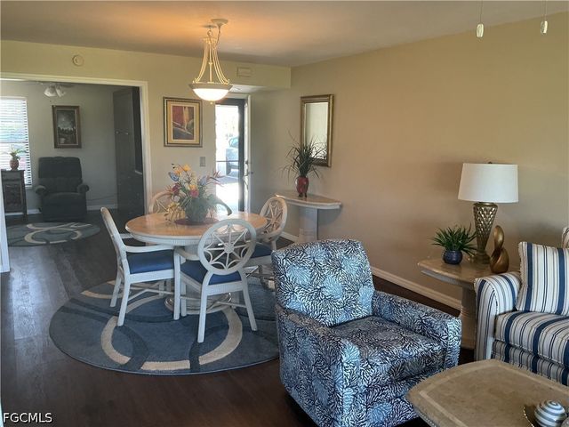 5805 Trailwinds DR 314, Fort Myers, FL 33907