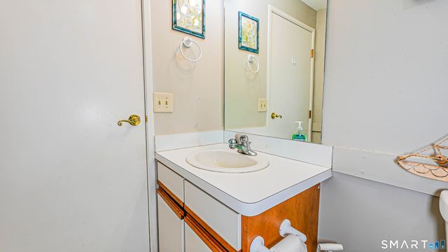 75 Washington Avenue 2-105, Hamden, CT 06518