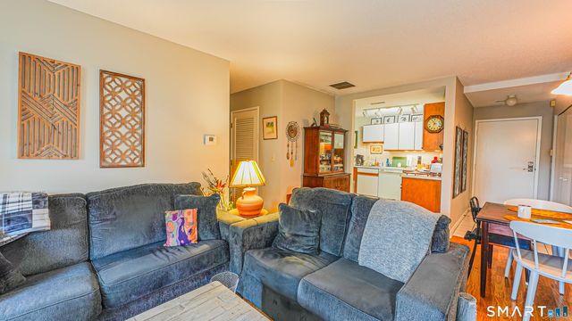 75 Washington Avenue 2-105, Hamden, CT 06518