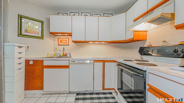 75 Washington Avenue 2-105, Hamden, CT 06518