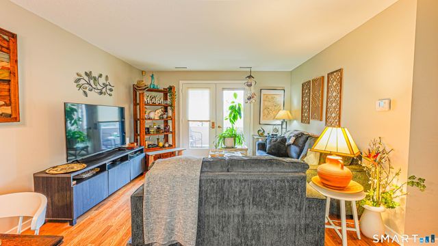 75 Washington Avenue 2-105, Hamden, CT 06518