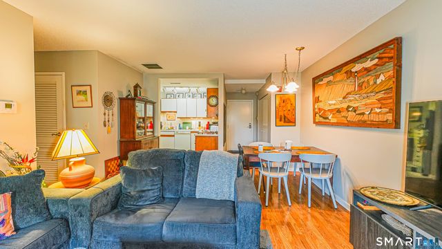 75 Washington Avenue 2-105, Hamden, CT 06518