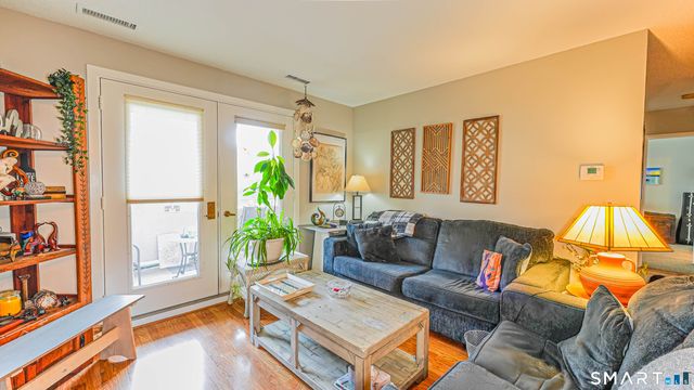 75 Washington Avenue 2-105, Hamden, CT 06518