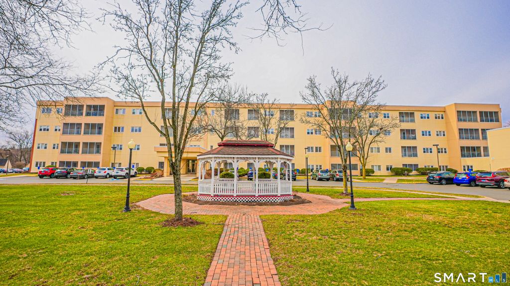 75 Washington Avenue 2-105, Hamden, CT 06518