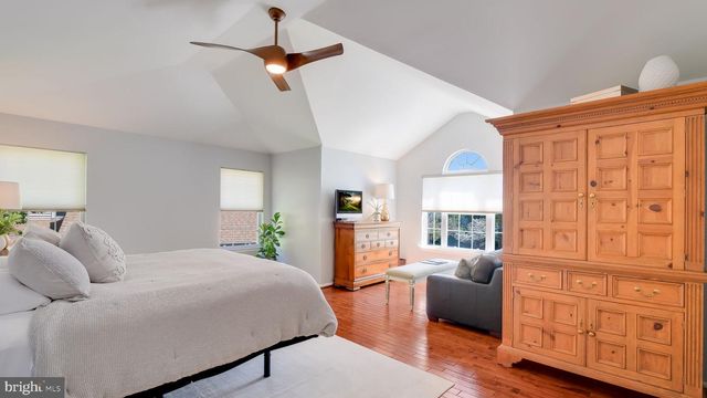 135 EQUESTRIAN DR, New Hope, PA 18938