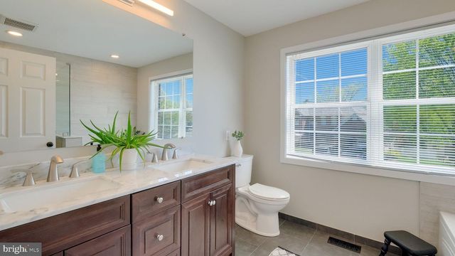 135 EQUESTRIAN DR, New Hope, PA 18938