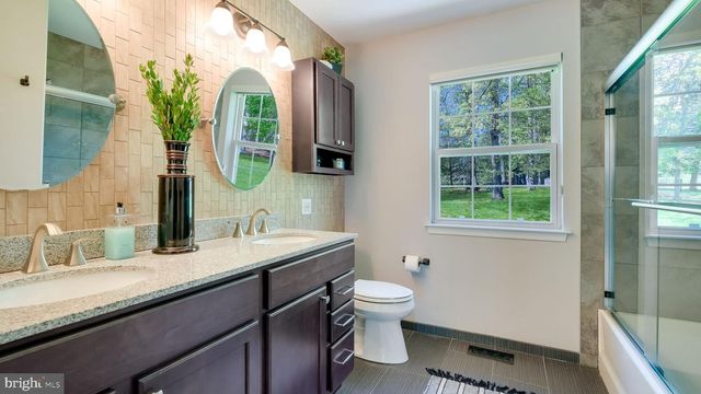 135 EQUESTRIAN DR, New Hope, PA 18938