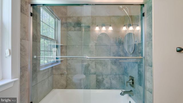 135 EQUESTRIAN DR, New Hope, PA 18938