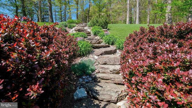 135 EQUESTRIAN DR, New Hope, PA 18938