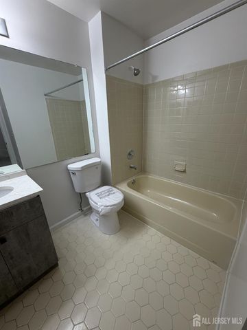 32 Columbus Drive, Franklin Twsp, NJ 08823