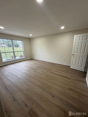 32 Columbus Drive, Franklin Twsp, NJ 08823