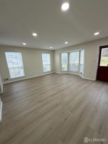 32 Columbus Drive, Franklin Twsp, NJ 08823