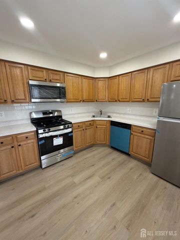 32 Columbus Drive, Franklin Twsp, NJ 08823