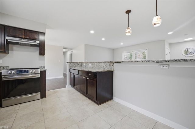 120 Gwynn CIR, Newport News, VA 23602