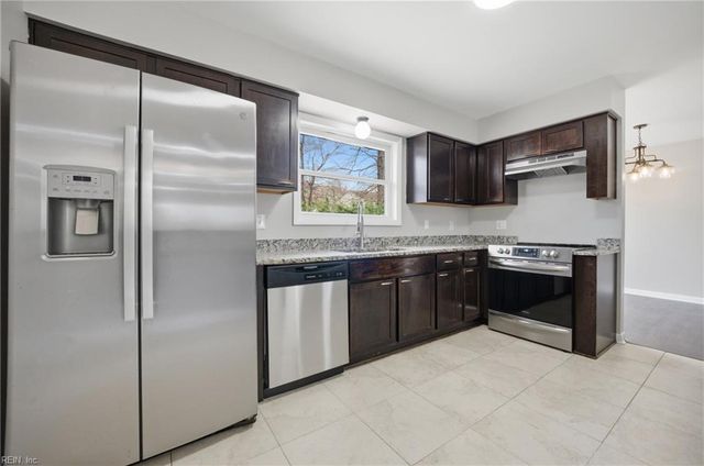 120 Gwynn CIR, Newport News, VA 23602