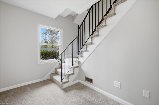 120 Gwynn CIR, Newport News, VA 23602