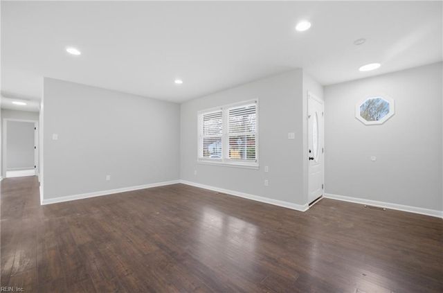 120 Gwynn CIR, Newport News, VA 23602