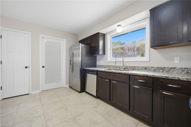 120 Gwynn CIR, Newport News, VA 23602