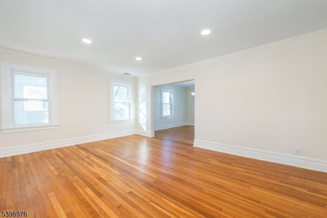 79 Essex Ave, Maplewood Twp., NJ 07040